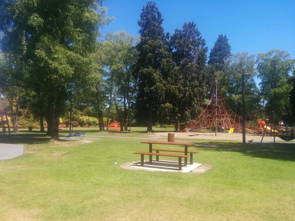 Im Park gibts auch einen Spielplatz.