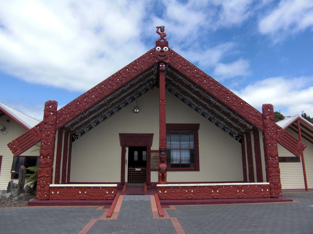 Das Versammlungshaus von außen. Hier sind stets alle Maori Wilkommen, unabhängig von ihrem kirchlichen Glauben.